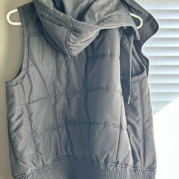 Women’s Calvin Klein Performance Gray Hooded Puffer Vest Fall Winter Size L - Picture 7 of 7